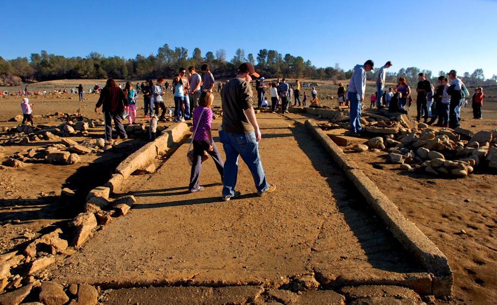 Exposed foundations and other artifacts draws hundreds of curious explorers. Photo: AmericanRiverWildlife.com